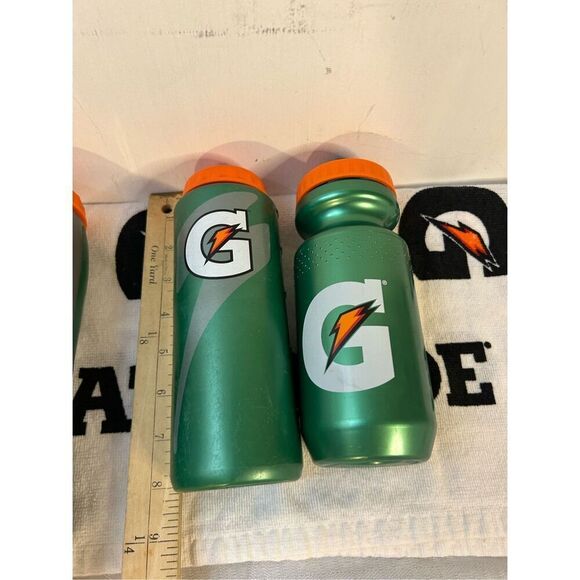 Green Gatorade 3 bottles plus towel screw top - Picture 4 of 4